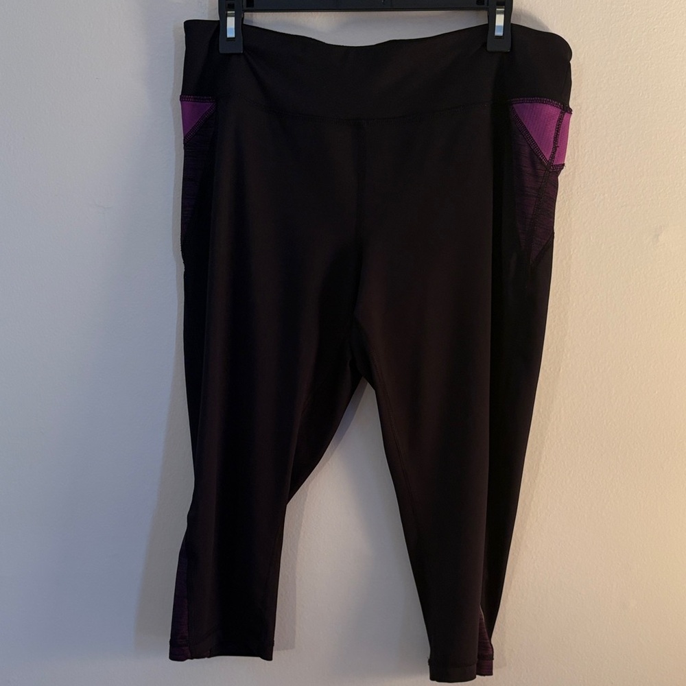 Tek Gear Black and Purple Nylon capri Leggings size XL
